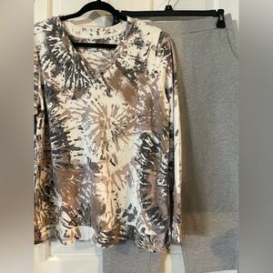 Women’s D&CO Denim & Company Active Tie Dye Top W/Gray Cropped Pants Lot Sz MED